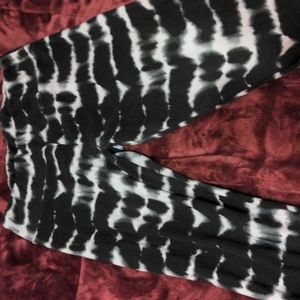 black and white No Boundaries leggings